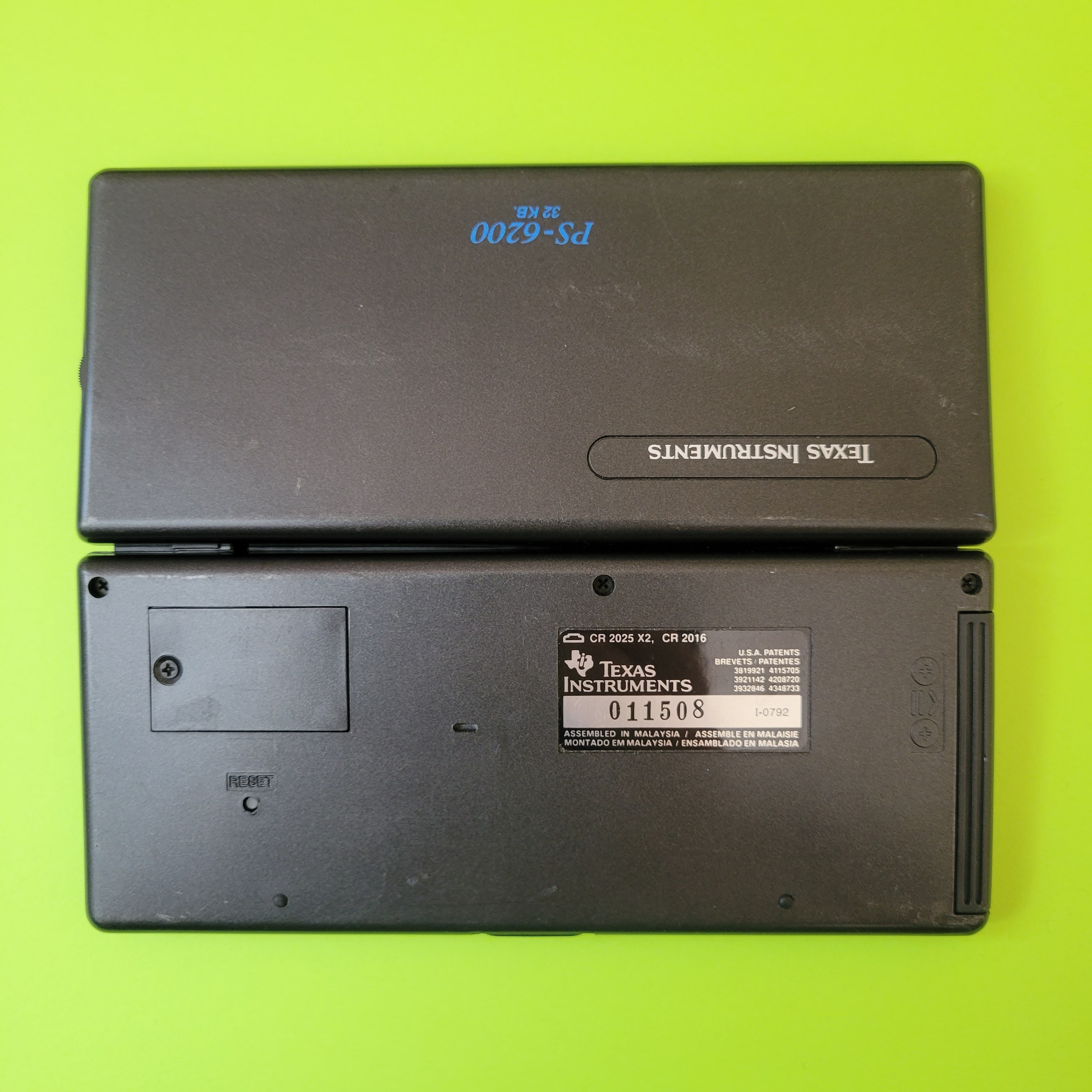 An image of the back of the Texas Instruments PS-6200 personal organizer